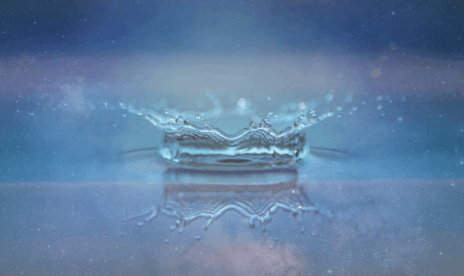 Kropla wody symbolizująca energię i harmonizację z pomocą energetyzatora Creatoz