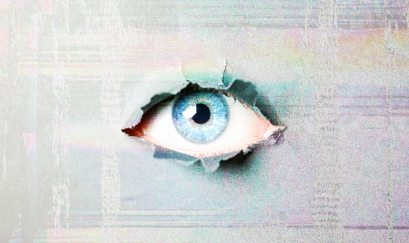 Oko patrzące przez pęknięcie w ścianie – symbol wewnętrznego spotkania i momentu zatrzymania.